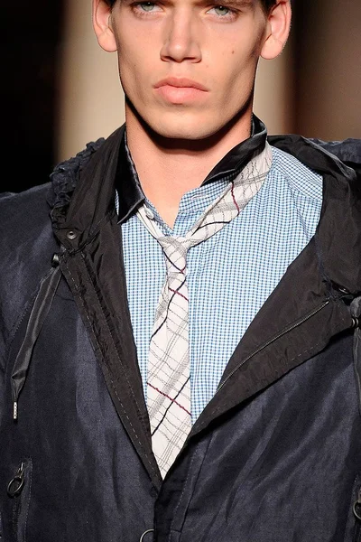 Look 75